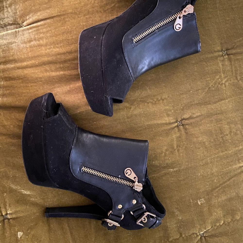 Guess black boots